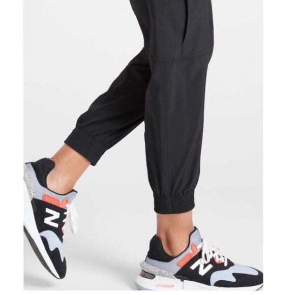 Athleta Chelsea Utility Jogger Sz 12 Black Cargo Gym Mid-Rise Stretch Athleisure - Picture 5 of 15